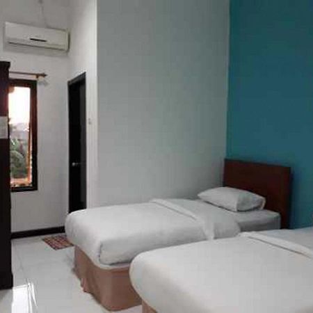 Reddoorz At Hotel Rumberpon Sorong Ngoại thất bức ảnh