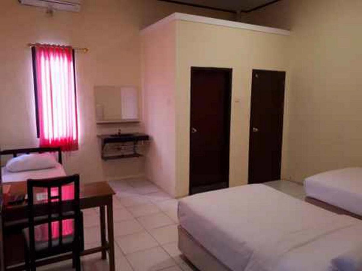 Reddoorz At Hotel Rumberpon Sorong Ngoại thất bức ảnh