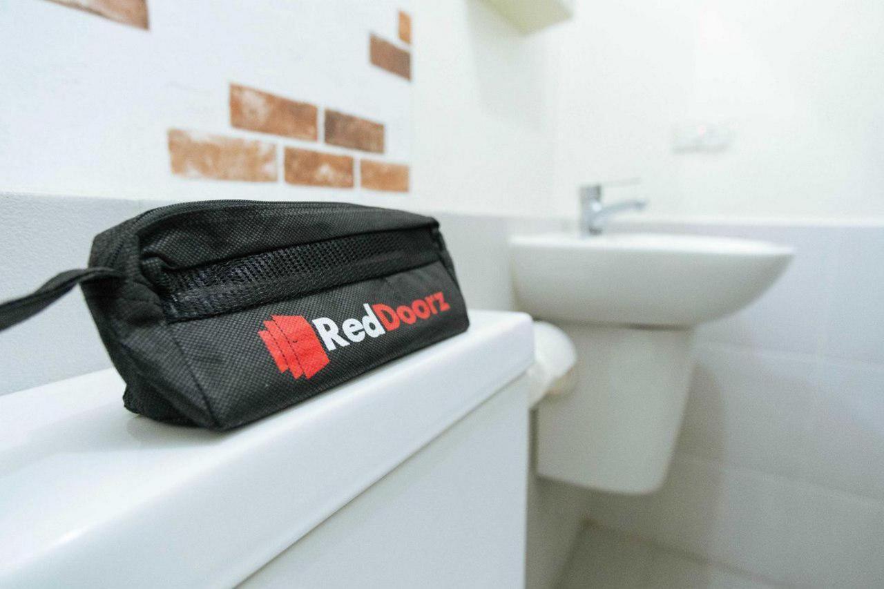 Reddoorz At Hotel Rumberpon Sorong Ngoại thất bức ảnh