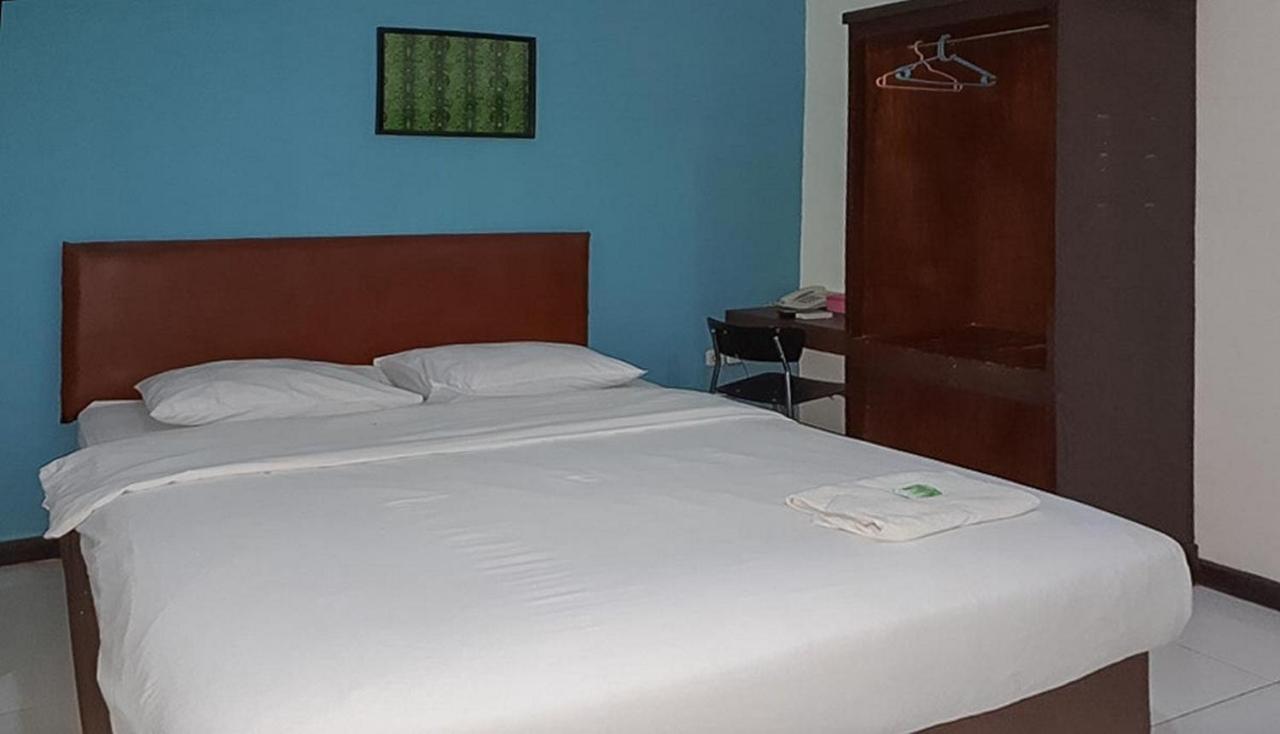 Reddoorz At Hotel Rumberpon Sorong Ngoại thất bức ảnh