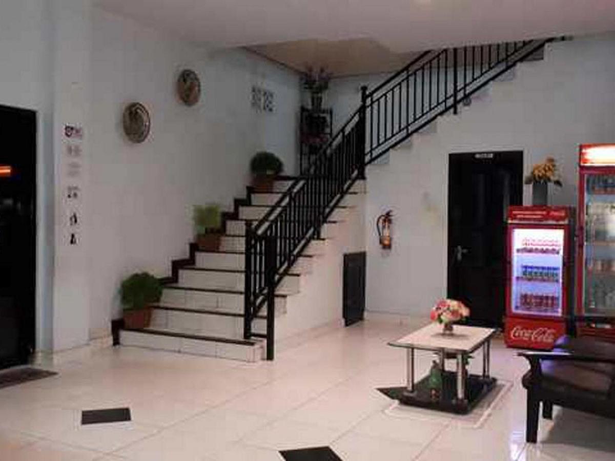 Reddoorz At Hotel Rumberpon Sorong Ngoại thất bức ảnh