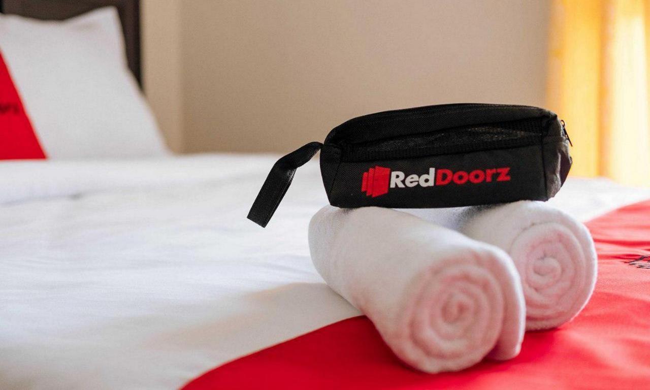 Reddoorz At Hotel Rumberpon Sorong Ngoại thất bức ảnh